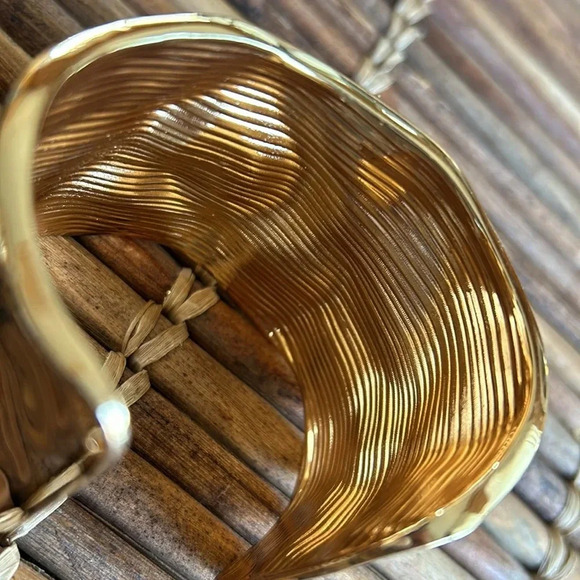 CUFF GOLD BRACELET NWT - Picture 5 of 7